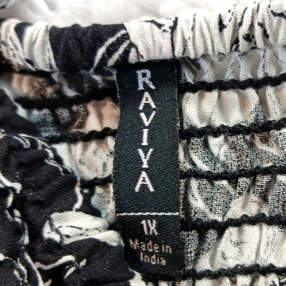 Raviva Floral Smocked Dress Midi Flair B+W 100% Rayon. Woman's 1X............... - Picture 4 of 12